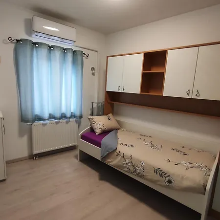 Πανσιόν Kuca Za Odmor Ema 4*